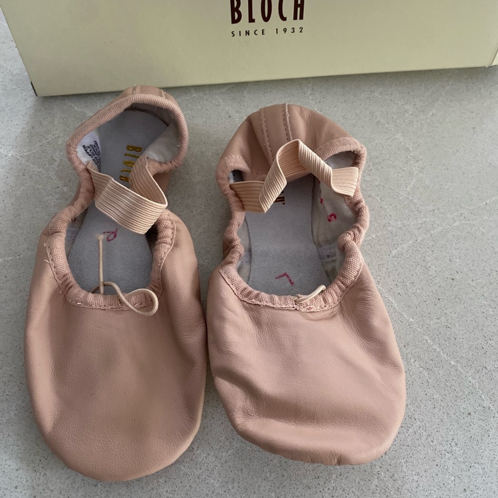 Bloch Leather Ballet Slippers in Soft Pink Brand New Size 13D